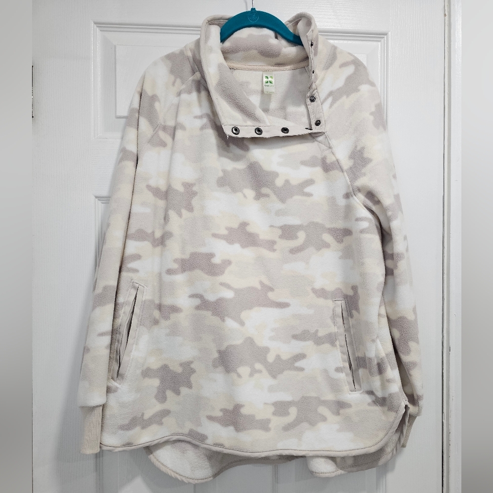 GreenTea Woman's Camouflage Fleece